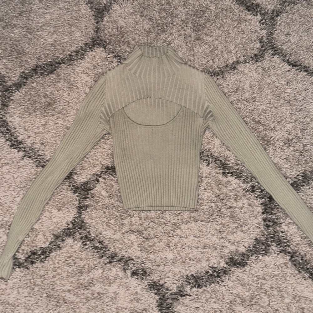 Cutest light green long sleeve sheets. Size s. NEVER WORN. LANE 201!